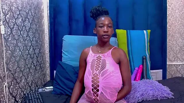 DarkQueen25x live cam