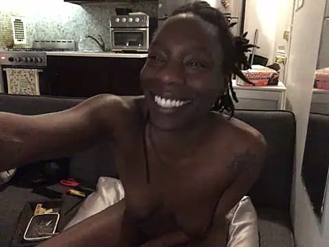 littyleesh1 live cam