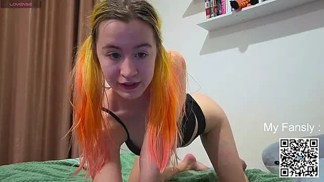 Emilya201 live cam