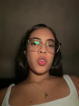 NAUGHTY_LITTLE_18 live cam on Stripchat