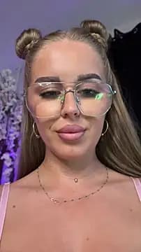 AubrieleRouj1 live cam