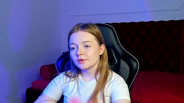 ElinaVale live cam
