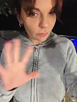 JuneLaFrenchie live cam
