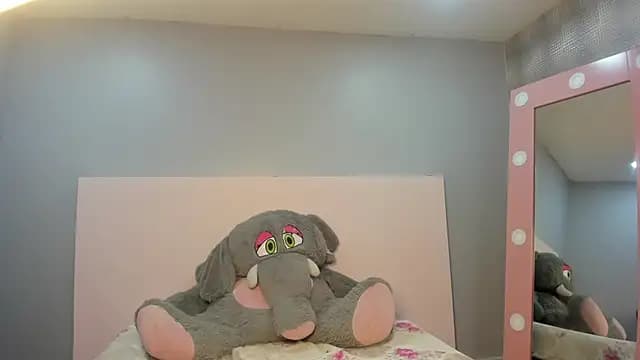 Antonella_Bratzz4 live cam