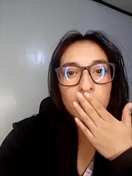kira-stormm live cam