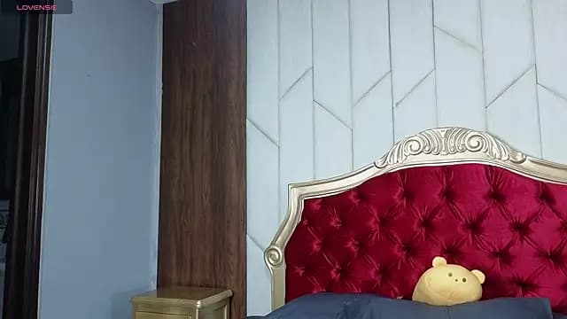 ElyWren live cam