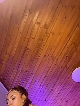 Isabella18_pink live cam