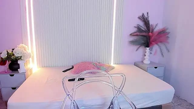 LucyWild8 live cam