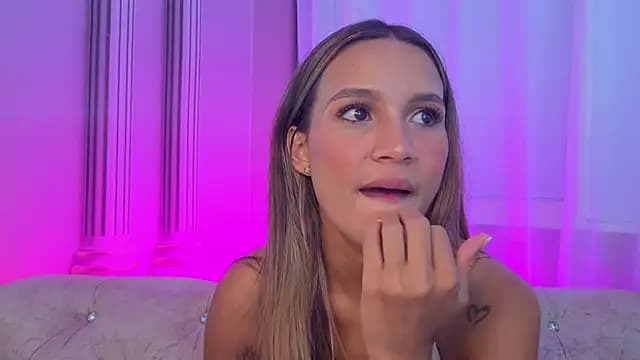 Carohorny4u live cam