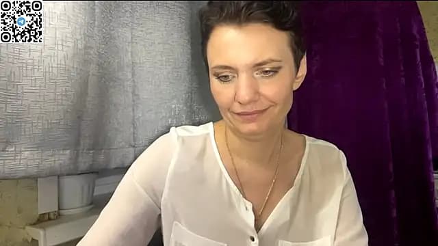 HotMamaQueen234 live cam