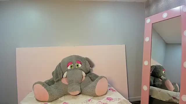 Antonella_Bratzz4 live cam