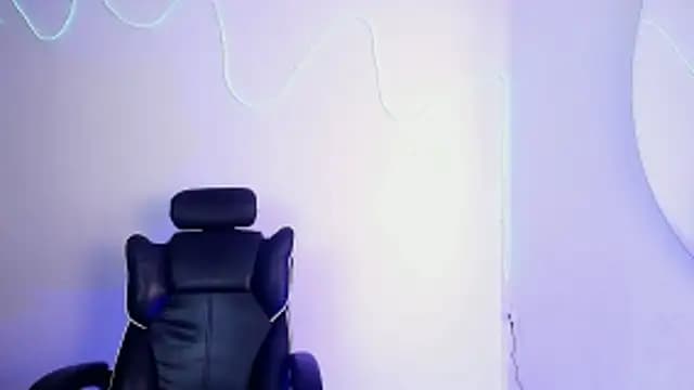 Naiaa_Cruz live cam