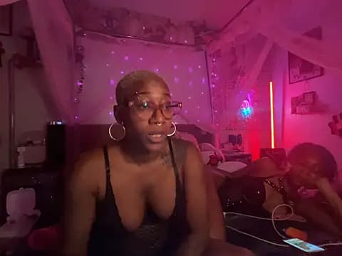 VixenCapri live cam on Stripchat