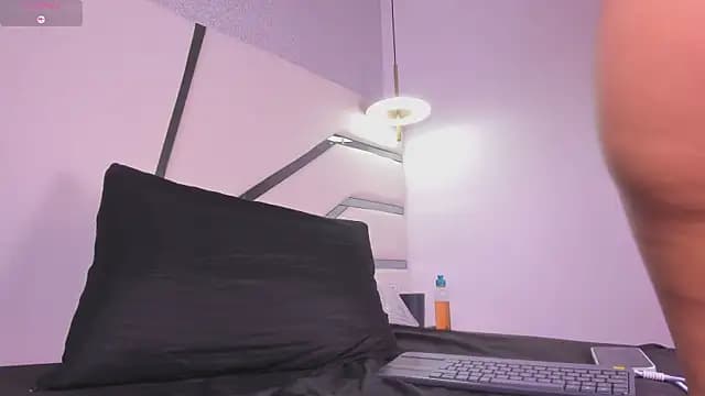 Kendall__evanss live cam