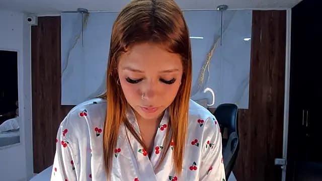 mia_18v live cam