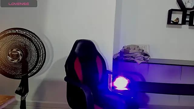 haze_and_kush live cam