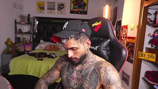 logan_hugh8 live cam
