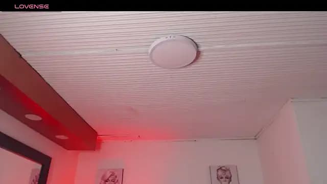 Milly_1_x live cam