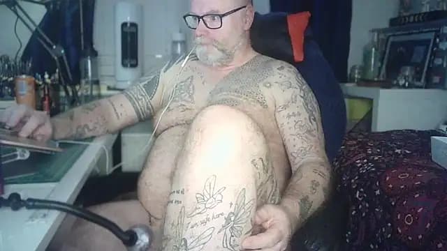 Tattooed_Dilf_01 live cam