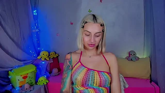 YourLizzyDoll live cam on Stripchat