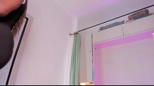 AvaJamess live cam