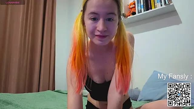 Emilya201 live cam