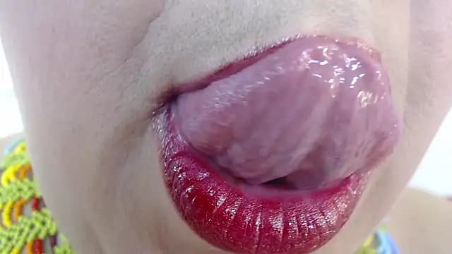 Kerly_Doll live cam on Stripchat