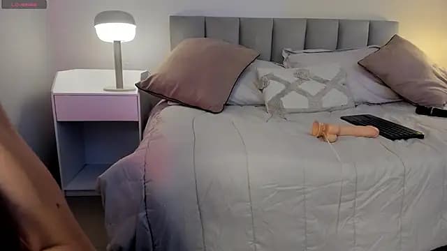 Violetta_Nur live cam
