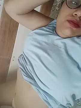 yourchahat27 live cam on Stripchat