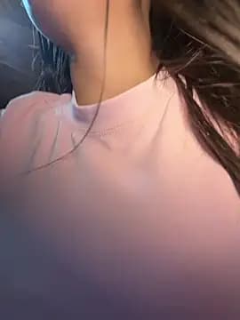 EmmiiGlow live cam