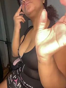 _CURLY_DOLL_ live cam on Stripchat