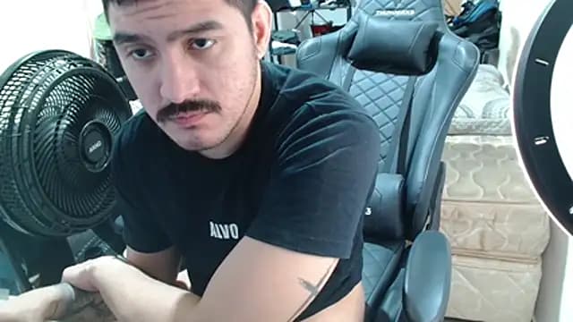 Leonino231 live cam