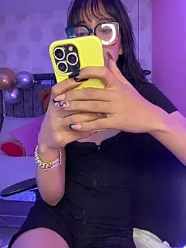 Alahia_pink_ live cam