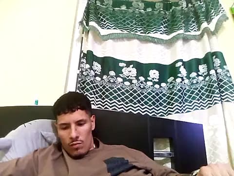 lok2321 live cam on Stripchat
