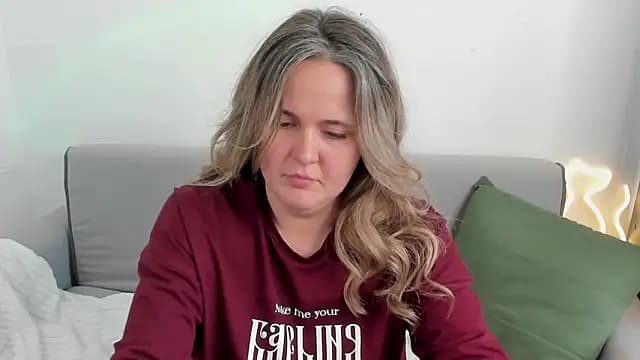 LilyBel live cam