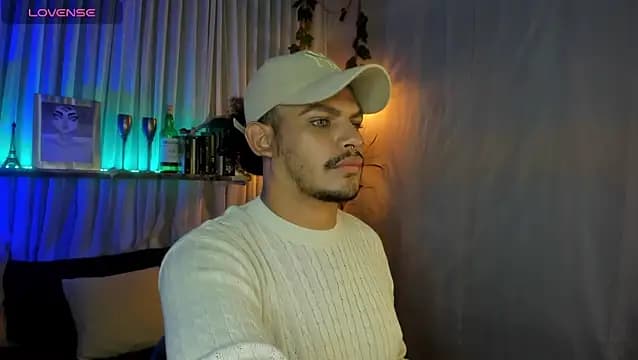 JaviCollins live cam on Stripchat