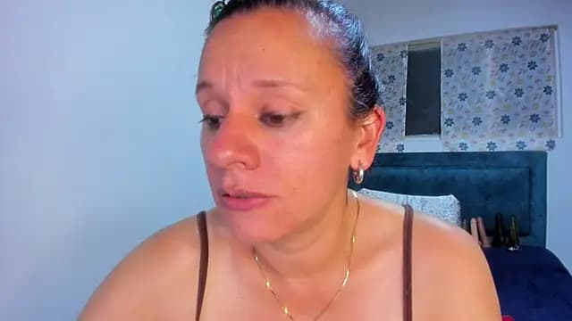 sofi_saliva2511 live cam