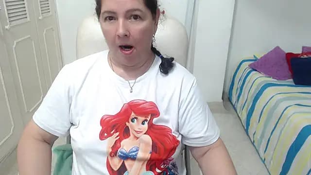 leonela_69 live cam