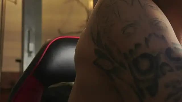 AlphaMasterXxx live cam