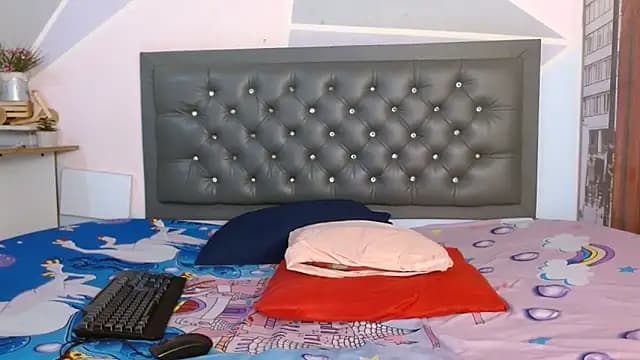 Kylie_Jennerr live cam