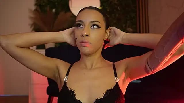 sisi_von_dee live cam