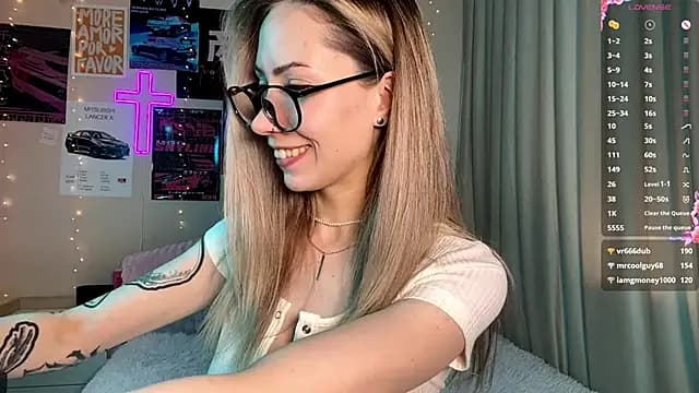 sun_under_skyy live cam