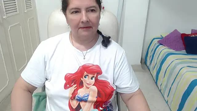 leonela_69 live cam