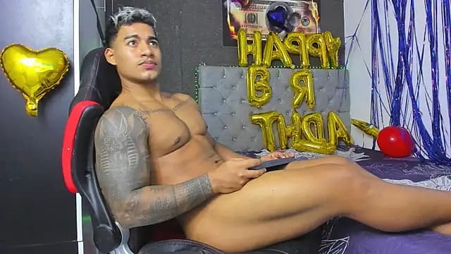 luigi_hot_ live cam