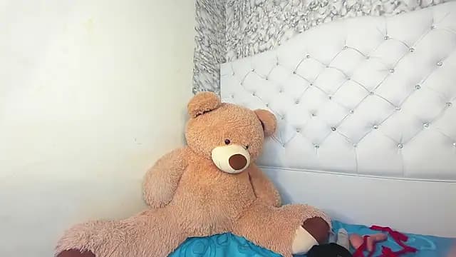 Clarita_Hill live cam on Stripchat