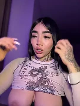 Nickiiiii live cam