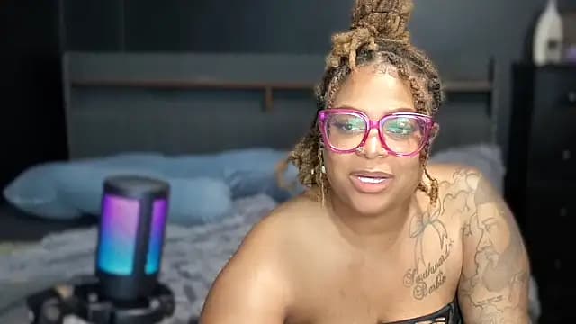 FaeAfterDark live cam