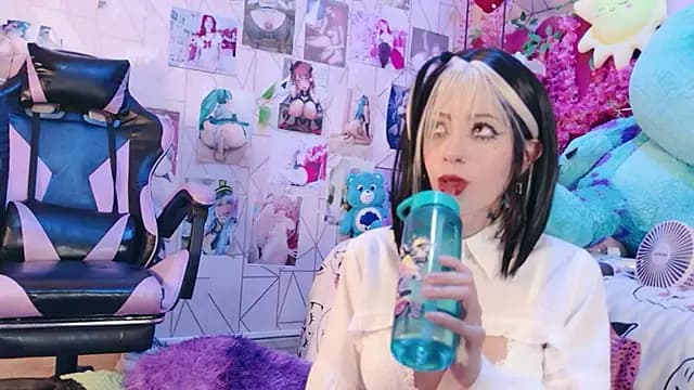 Alicebenett live cam