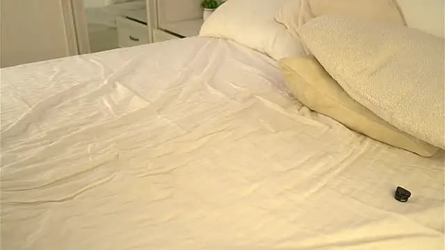 EleneButton live cam on Stripchat
