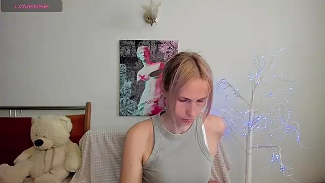 Kira_Devi live cam